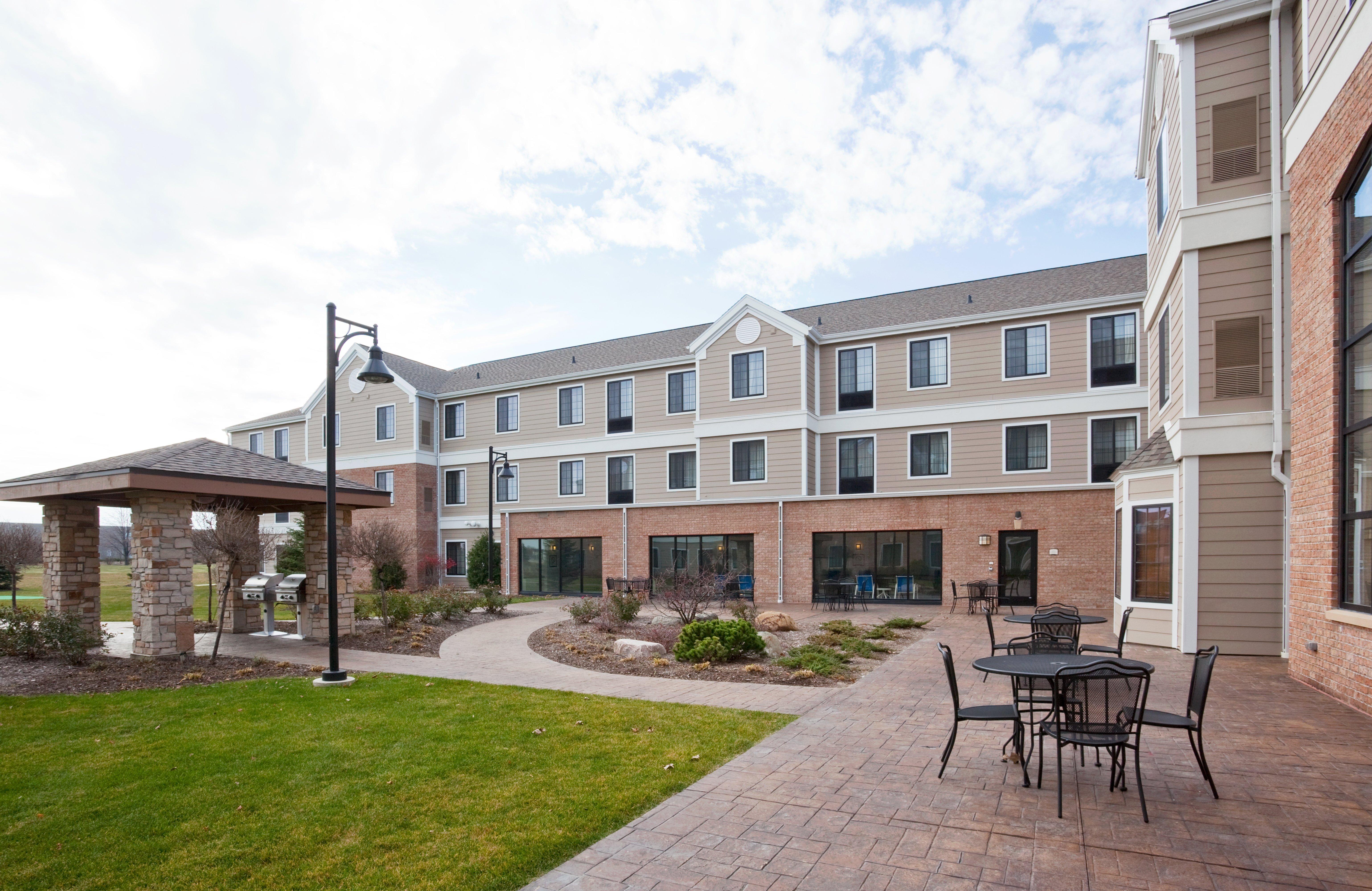 Staybridge Suites Milwaukee West-Oconomowoc By Ihg Exterior foto